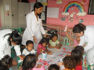 Pasantia medica brindando estimulacion temprana a los niños-as