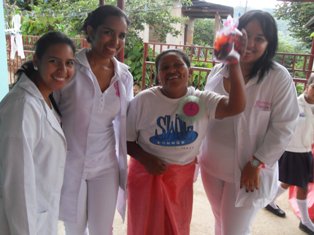 Sendy madre ganadora del concurso de encostalados